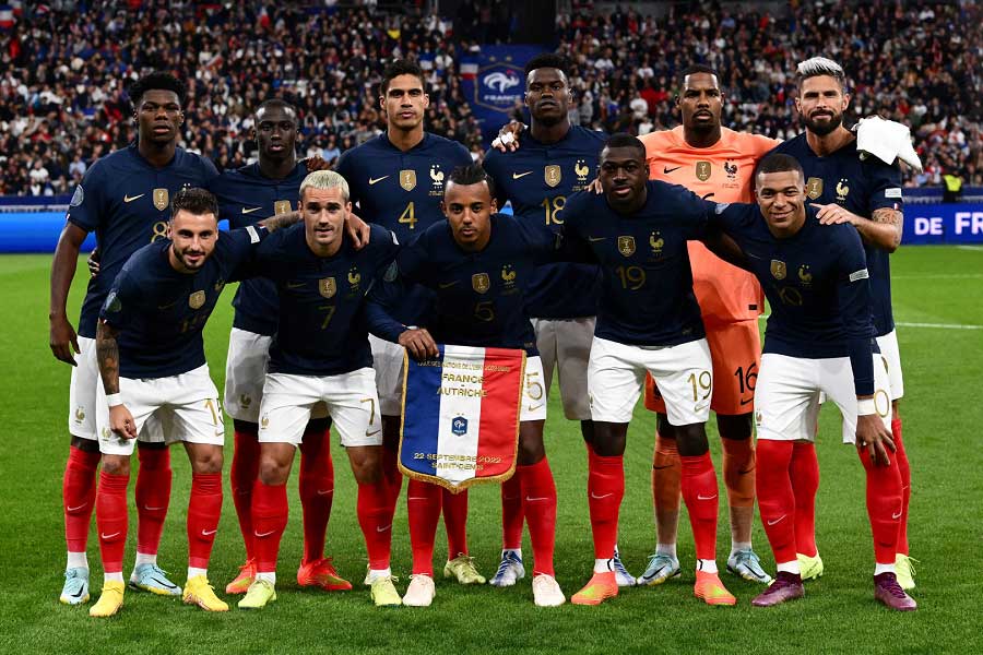 Which country has the most soccer players - France