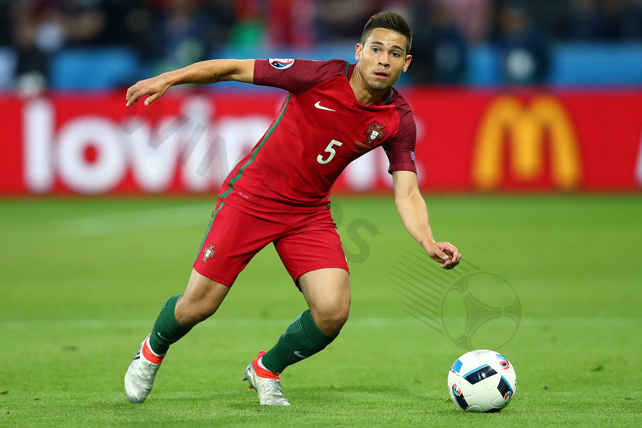 Defend Raphael Guerreiro -  Best left backs in the world currently