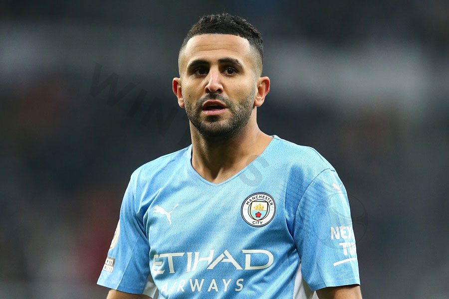  Riyad Mahrez  - Best right wingers in the world