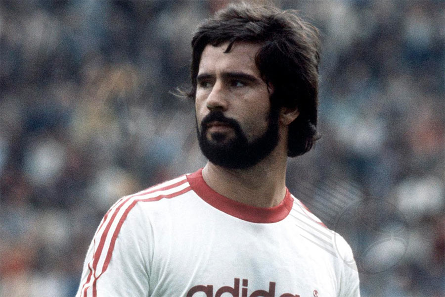 Gerd Muller - 735 goals