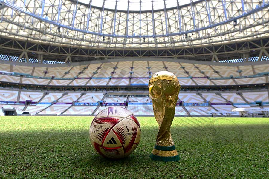 How many teams from each continent participate in the World Cup?