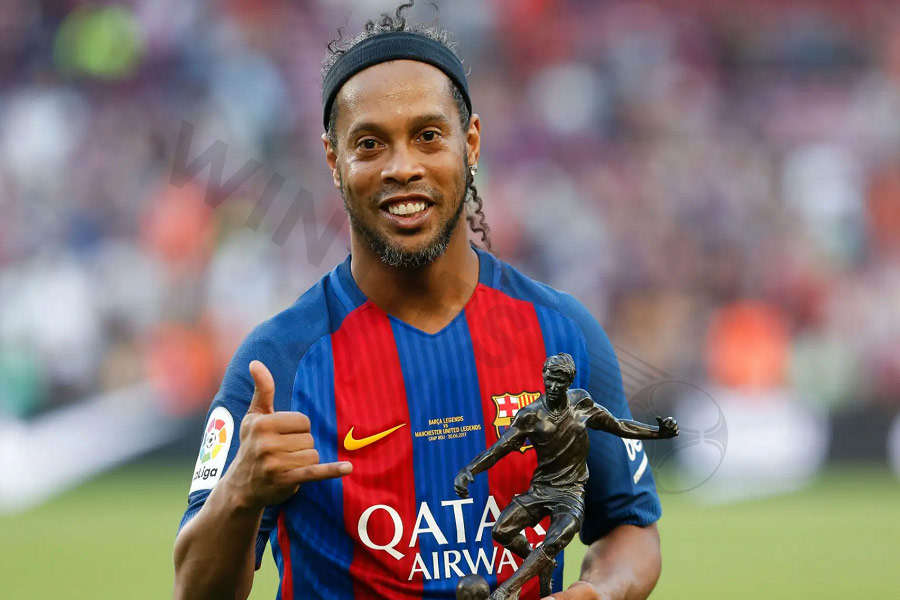 Ronaldinho - Best free kick takers in the world today