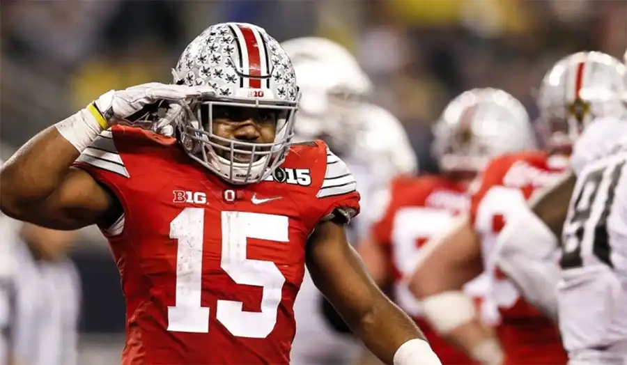 Ezekiel Elliott celebrating a touchdown for Ohio State