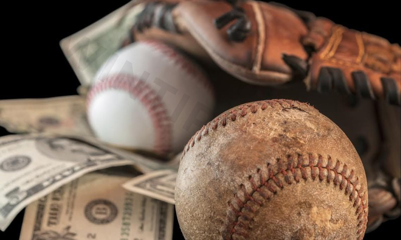 When choosing the ideal bookmaker for baseball betting, there are a few important factors to consider