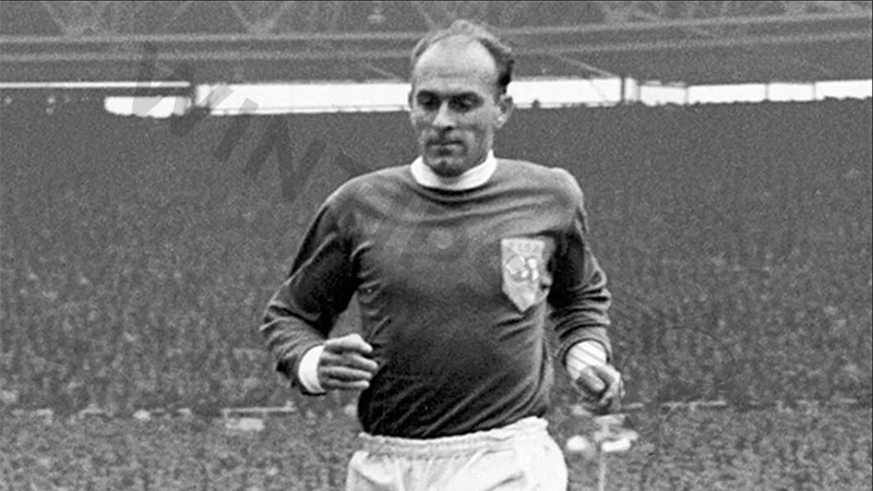 Most right footed goals: Alfredo Di Stefano