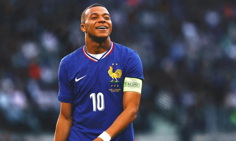 Kylian Mbappe, widely regarded as one of the best players in the world, will certainly have the public's backing in future Ballon d'Or votes