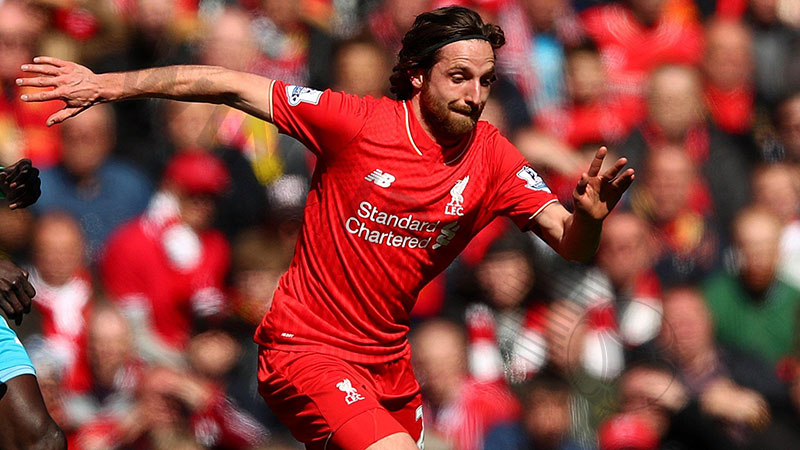 How tall is the shortest football player​: Joe Allen - 5'5