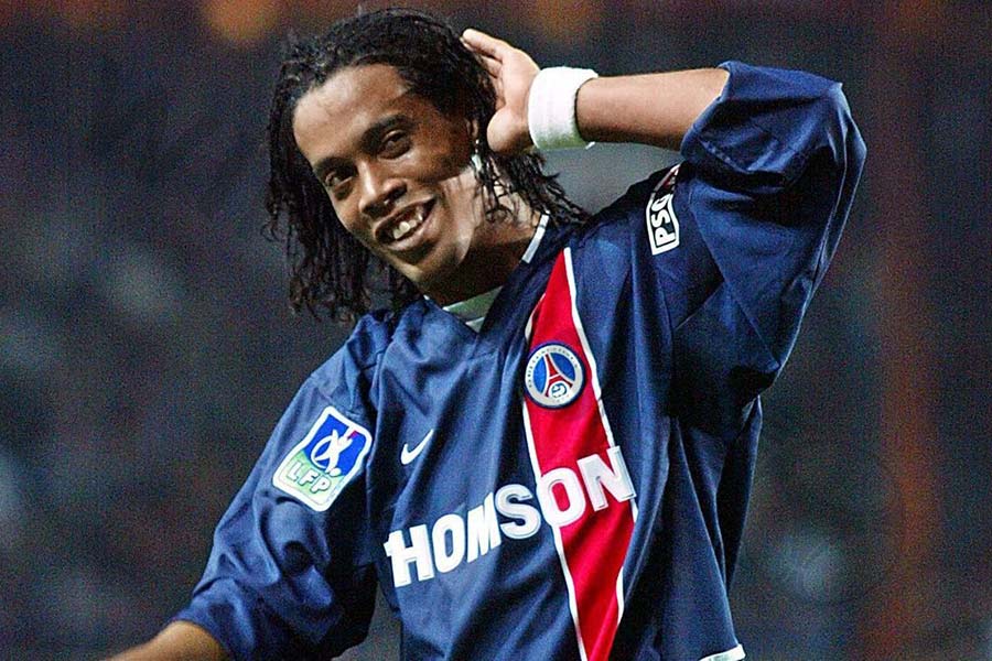 Ronaldinho's Career: Paris Saint-Germain (2001-2003)