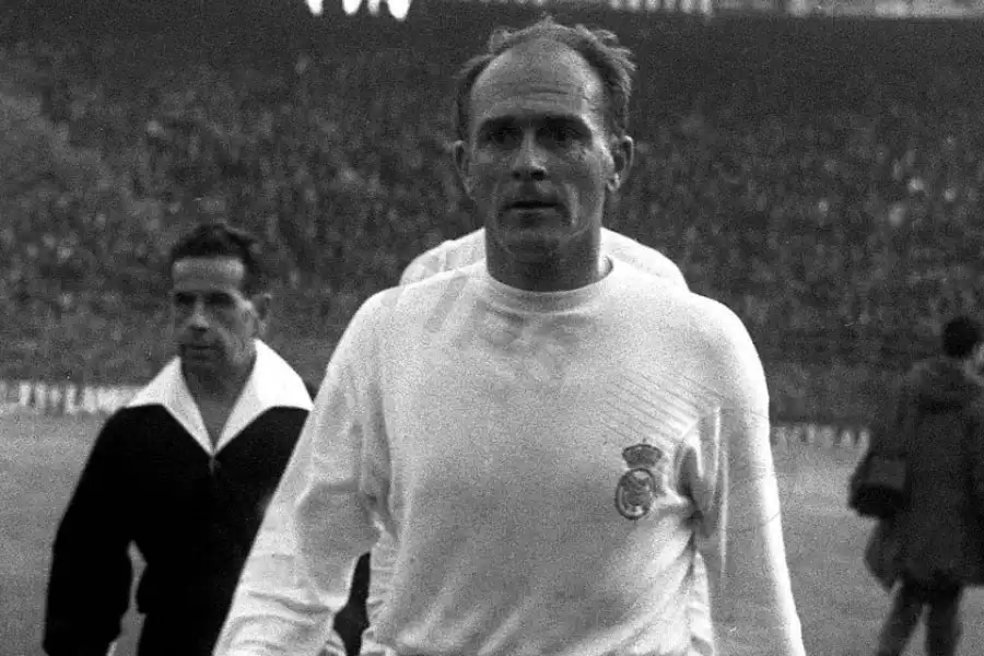 Alfredo Di Stéfano was a revolutionary footballer who scored 537 goals during his illustrious career spanning from 1945 to 1966