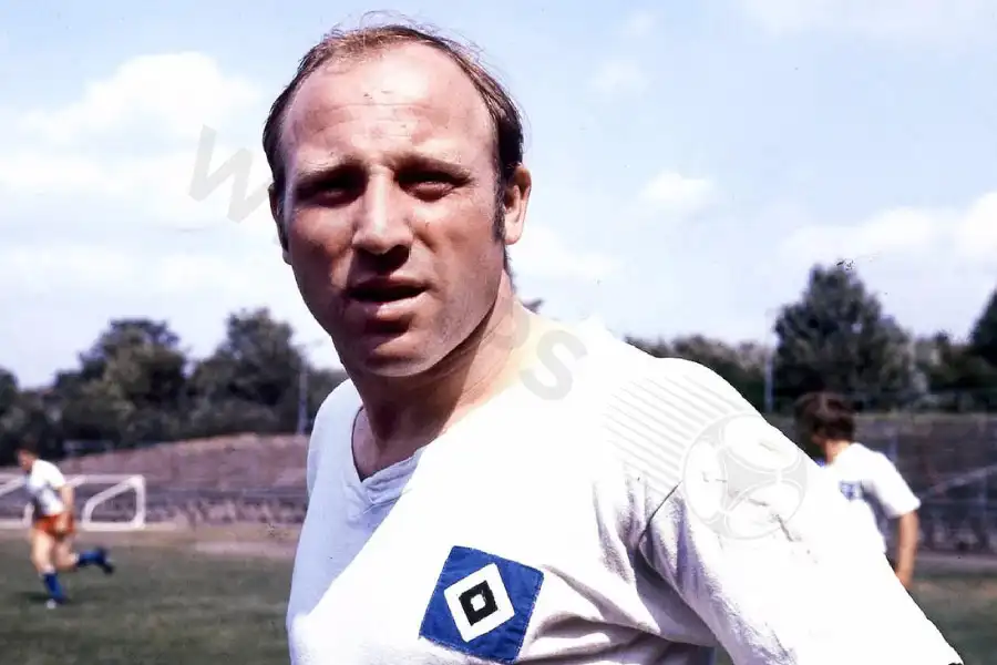 A true German footballing legend, Uwe Seeler was the beating heart of Hamburger SV for nearly two decades