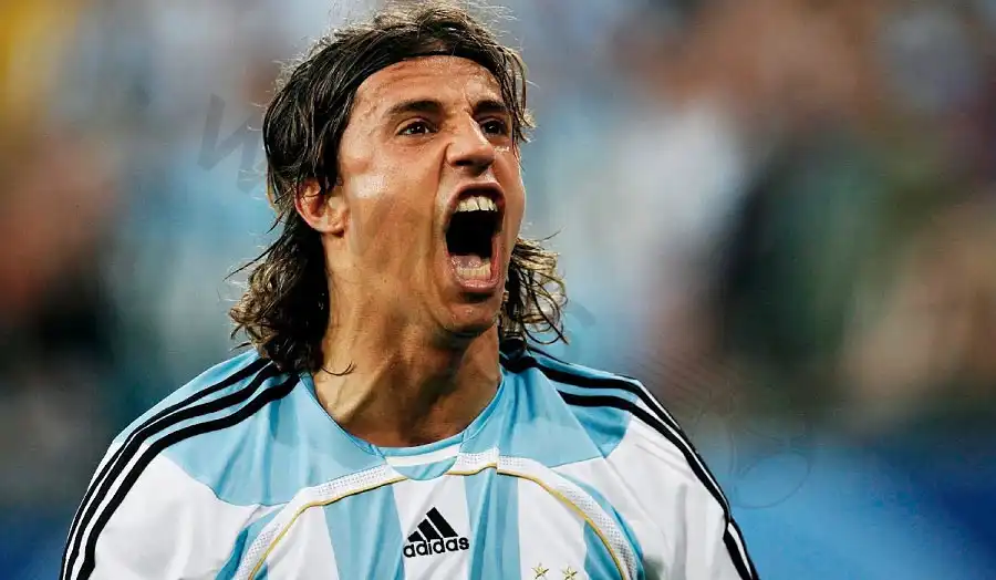 Hernán Crespo - Technical striker with excellent scoring instinct, Serie A top scorer in the 2000-01 season