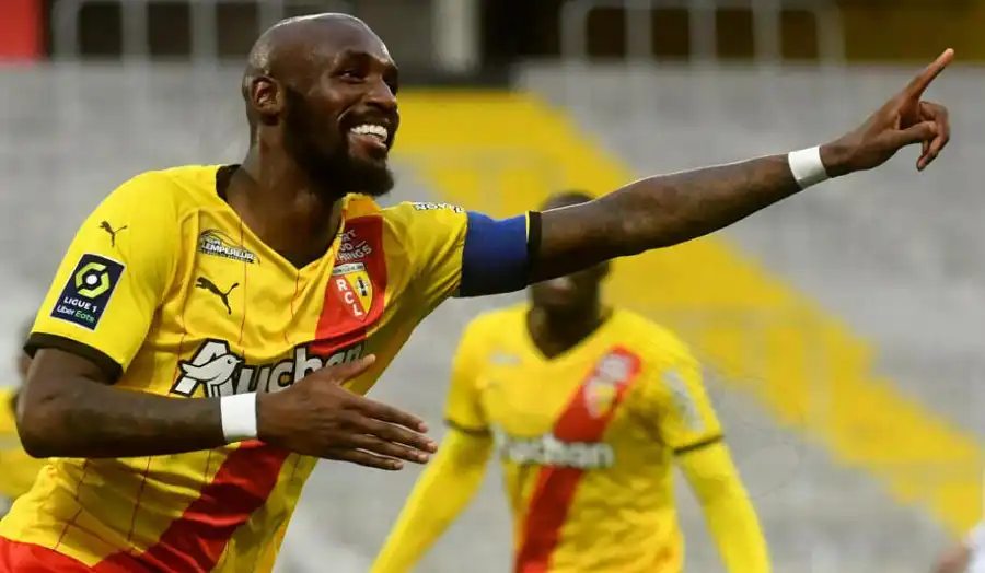 Marc-Vivien Foé – The steel heart in the midfield, leaving in a legend