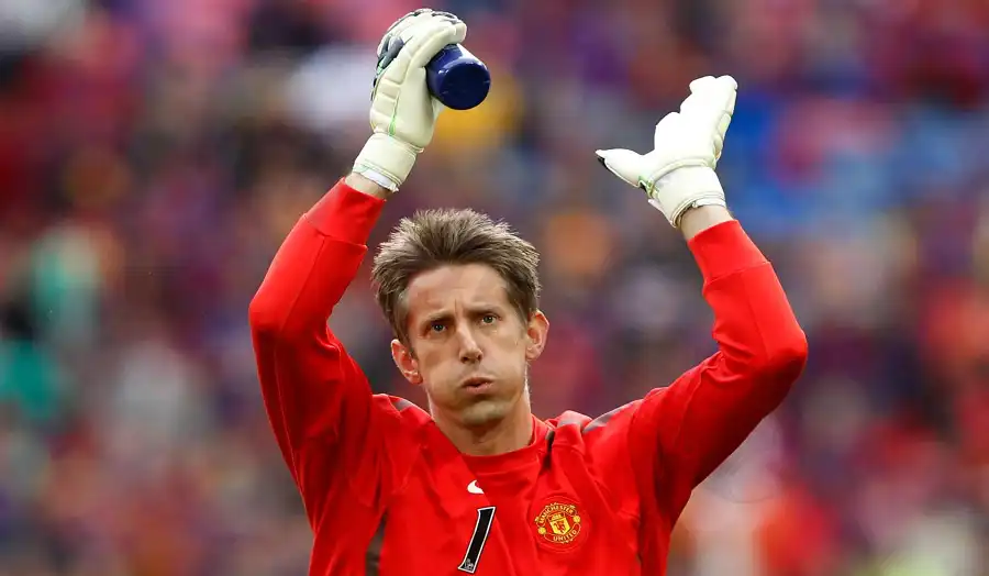 Edwin van der Sar - Legendary goalkeeper of Ajax in the 90s, a symbol of solidity and great reflexes