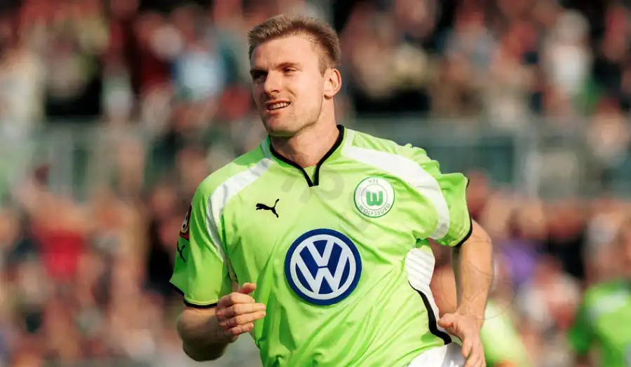 Andrzej Juskowiak – Fierce striker, scores many important goals for Wolfsburg
