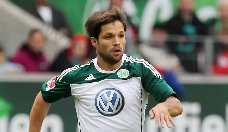 Diego Ribas is a Brazilian midfielder who stands out for his technique and ability to create.