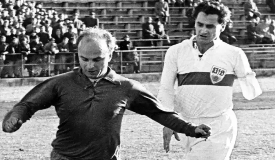Robert Schlienz - The resilient legend who lost an arm but still scored excellent goals