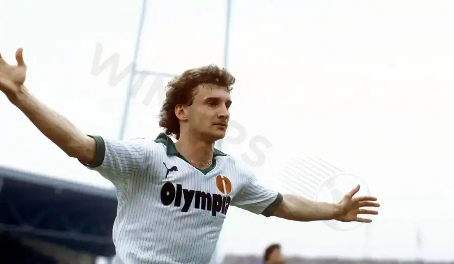 Rudi Völler - Explosive striker, a nightmare for opposing defenses