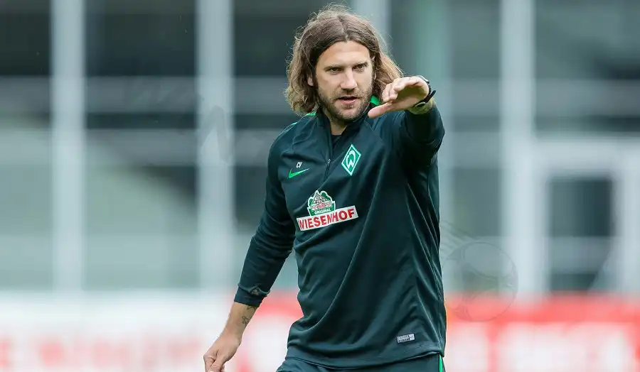 Torsten Frings - Complete midfielder with great control of the game