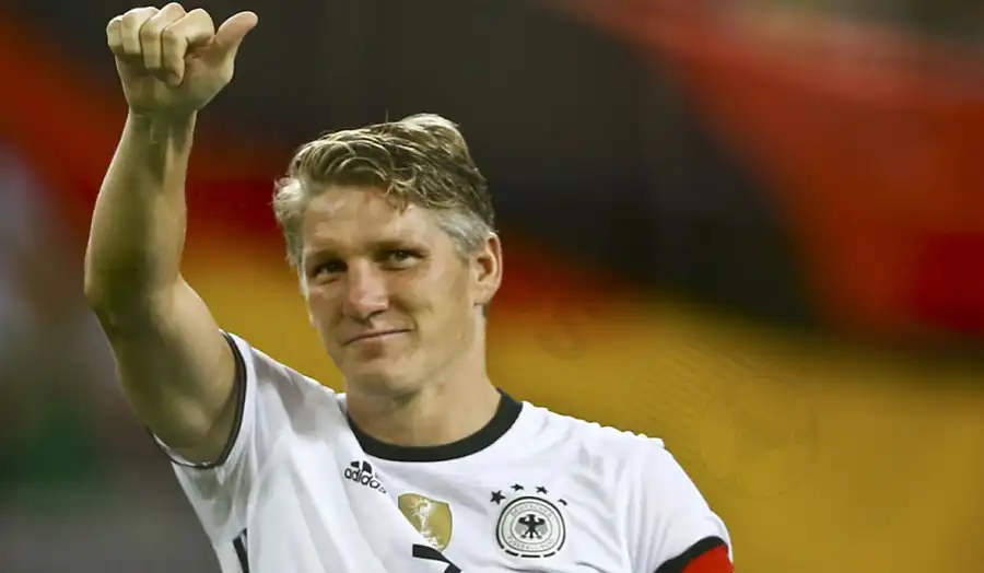 Bastian Schweinsteiger - The steel spirit helps the team overcome adversity and make a spectacular comeback