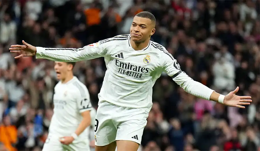Risky football bet – punter choosing first goal scorer