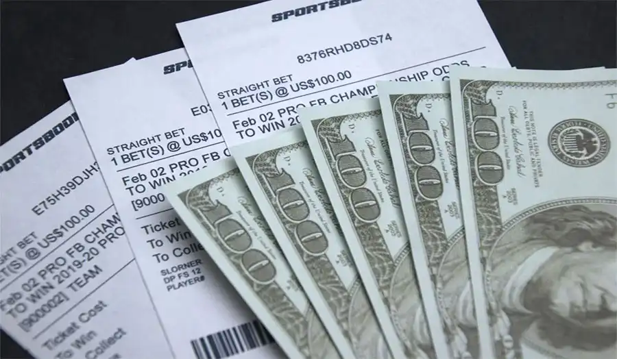 Explaining how mix parlay or accumulator betting works in football