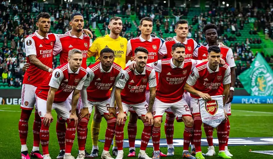 Arsenal FC - The undefeated team in the 2003-2004 season with beautiful attacking play