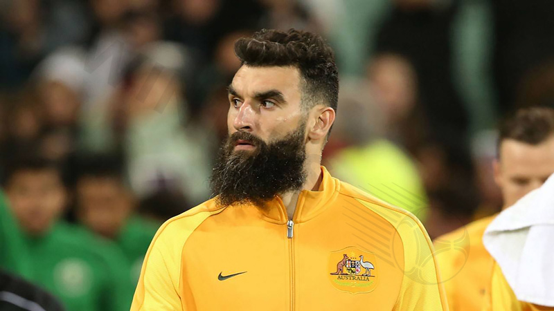 Jedinak while playing for Crystal Palace in 2014