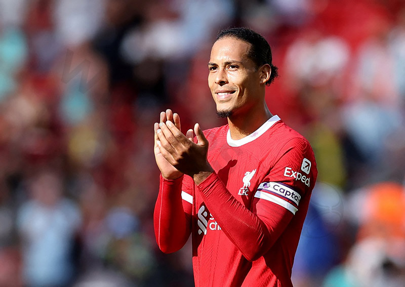 Dutch midfielder V. van Dijk is the "steel shield" of the Liver's defence