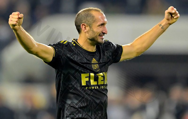 Chiellini graduated with a degree in business administration with a perfect score of 110