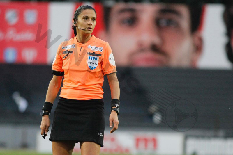 Claudia Upirez – Attractive female referee