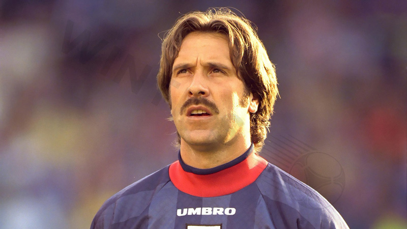 A legendary and hugely popular goalkeeper – David Seaman