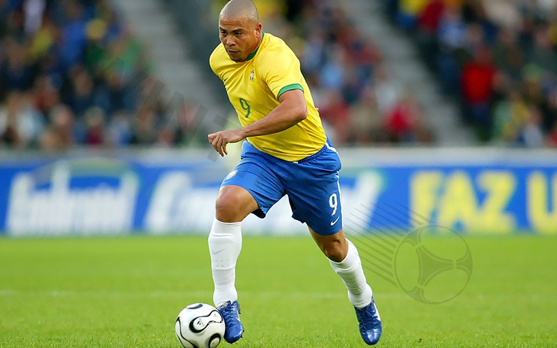 The best striker in Brazilian football is Ronaldo De Lima