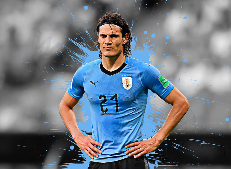 The headband is a familiar item for Edinson Cavani