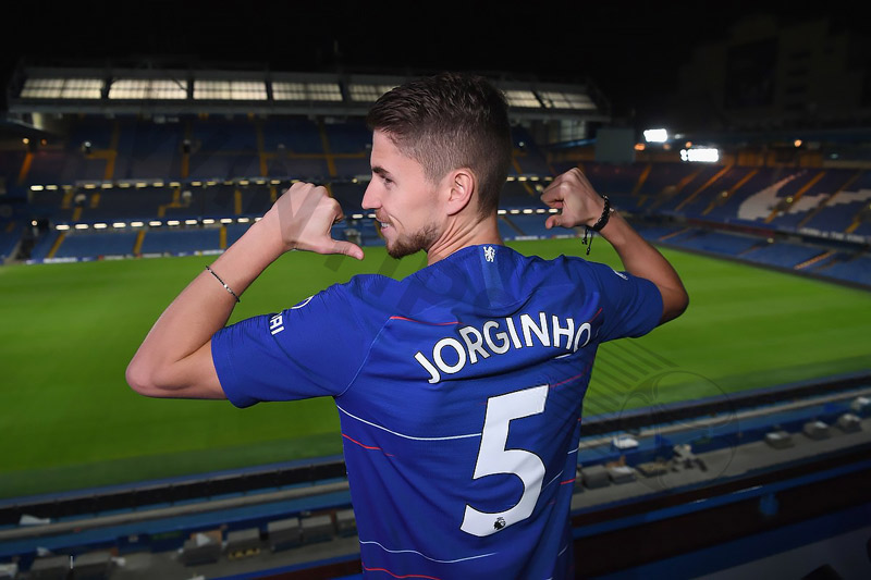 Arriving at Chelsea, Jorginho chose to nagy himself the number 5 shirt