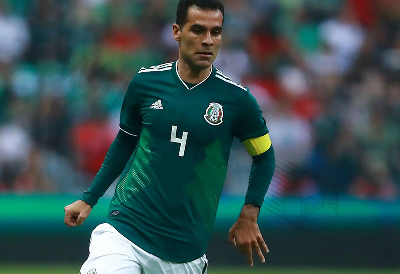 R. Márquez is an excellent central defender in Mexico and Barcelona