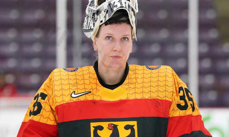 Sandra Abstreiter – Best female hockey player today