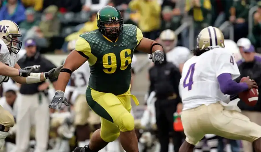 Haloti Ngata, Oregon defensive powerhouse